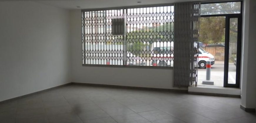 Local commercial d’une superficie de 42M2 sur un immeuble de standing, Ambohibao