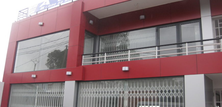 Local commercial d’une superficie de 42M2 sur un immeuble de standing, Ambohibao