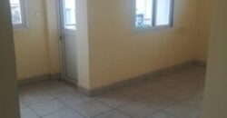 A louer local commercial de 200m2 avec parking au bord de route d’Isoraka