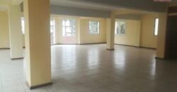 A louer local commercial de 200m2 avec parking au bord de route d’Isoraka