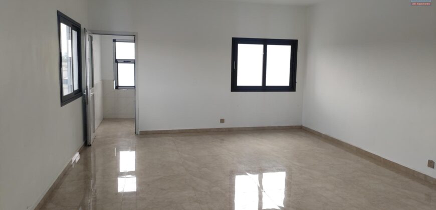 Local professionnel 200m2, Andohatapenaka