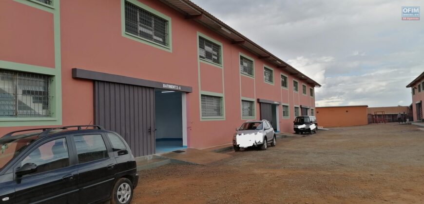 Entrepôts de 430M2,825M2,1000M2 clôturés, Ambohidratrimo