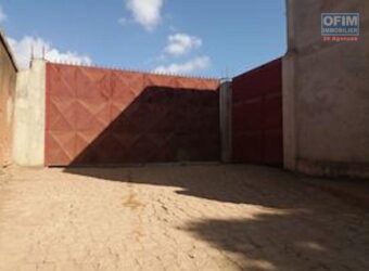 Deux entrepôts de 224M2 sur un terrain de 1700M2, Ambohibao