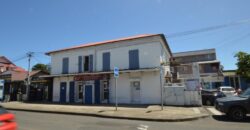 Immeuble comprenant 4 appartements et 2 locaux, Sainte Suzanne