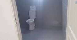 Beau local professionnel de 97.70 m2 avec diverses vitrines, Saint Louis