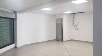 Local professionnel de 43.50 m2 avec deux vitrines, Saint Louis