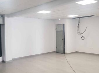 Local professionnel de 43.50 m2 avec deux vitrines, Saint Louis