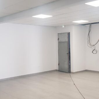 Local professionnel de 43.50 m2 avec deux vitrines, Saint Louis