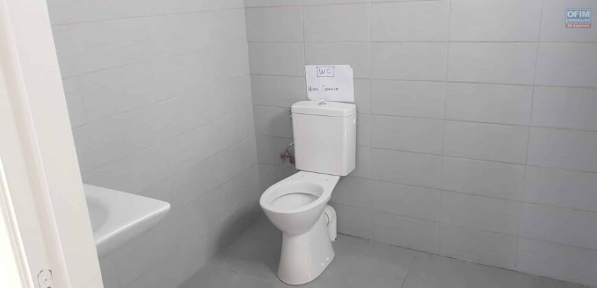Local professionnel de 43.50 m2 avec deux vitrines, Saint Louis