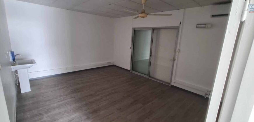Local Professionnel de 77m2 au centre-ville de Saint Paul