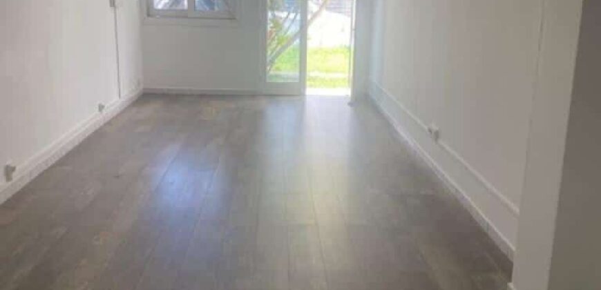 Local professionnel de 32.98 m2, Sainte Clotilde