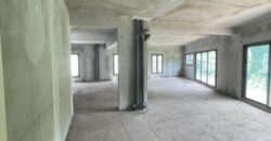 Local commercial de 115 m2 situé en hyper centre de Saint Gilles Les Hauts