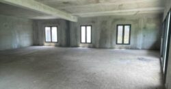Local commercial de 115 m2 situé en hyper centre de Saint Gilles Les Hauts