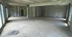 Local commercial de 115 m2 situé en hyper centre de Saint Gilles Les Hauts