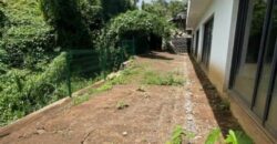 Local commercial de 115 m2 situé en hyper centre de Saint Gilles Les Hauts