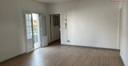 Appartement en local professionnel en centre ville de Saint-André