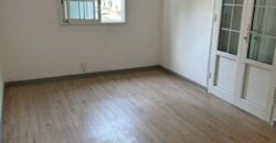 Appartement en local professionnel en centre ville de Saint-André