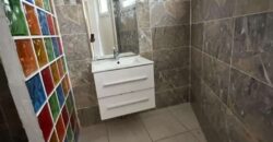 Appartement en local professionnel en centre ville de Saint-André