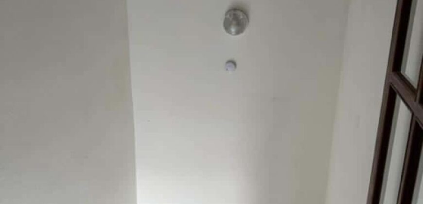 Appartement en local professionnel en centre ville de Saint-André