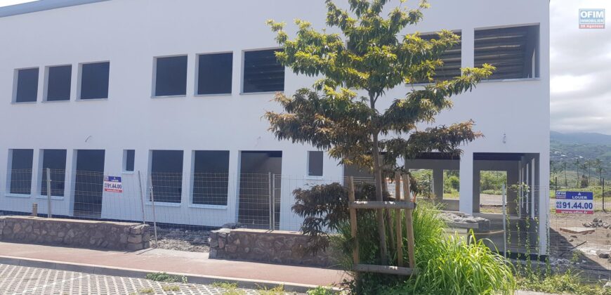 Local commercial de 100 m2 , Etang Salé