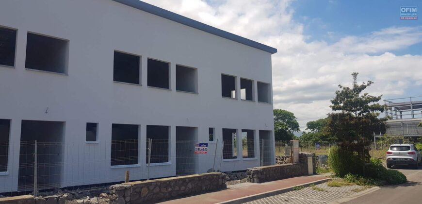 Local commercial de 100 m2 , Etang Salé