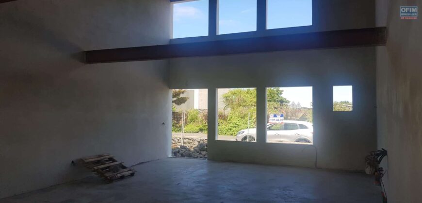 Local commercial de 100 m2 , Etang Salé