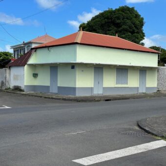 A louer un local professionnel de 50m² avec parking à proximité à Saint-André