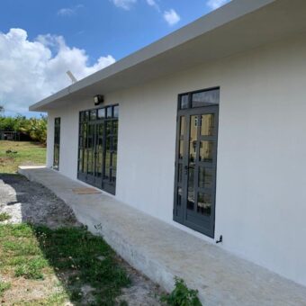 A louer un local commercial de 140 m2 dans un bâtiment récemment construit à Mapou