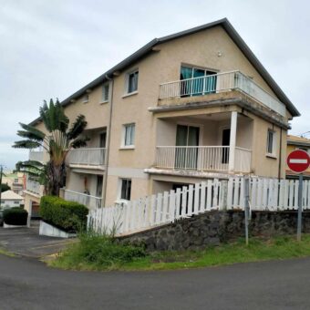 A Vendre un immeuble de 8 appartements avec une vue imprenable sur la mer et montagne à L’Entre Deux”