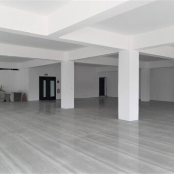 A louer local professionnel de 250m² centralement situé à Beau Bassin