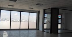 A louer : Local professionnel de 137 m² avec parking à Alarobia