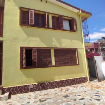 À louer : Maison à étage F6 pour usage professionnel à Tsimbazaza, Antananarivo