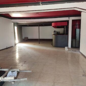 A louer:local commercial de 150 m² situé en bord de route entre Andranobevava et Analamahitsy.