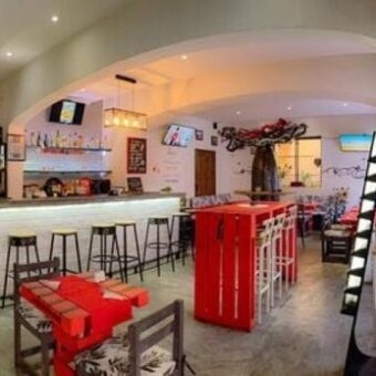 A vendre : Fonds de commerce pour restaurant-bar en plein cœur du quartier recherché d’Isoraka, Antananarivo.