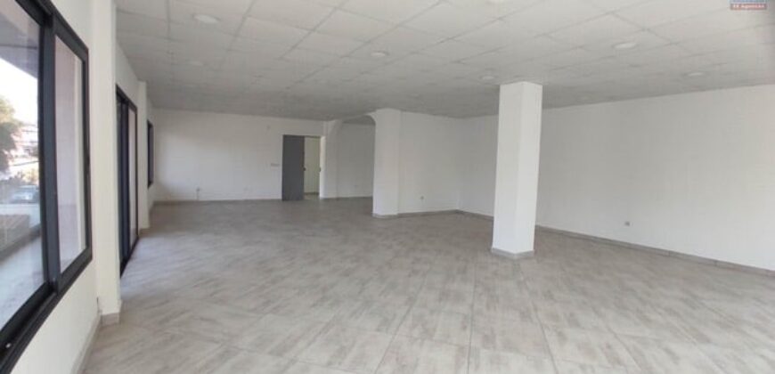 Location d’un local Commercial de 200 m² à l’Étage, en Bordure d’une Route Passante à Ivandry