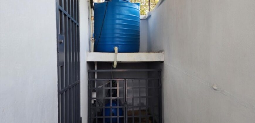 A louer : bâtiment R+2 de type T6, idéal pour bureaux ou usage professionnel, situé dans un quartier prisé en bord de route principale à Ivandry.