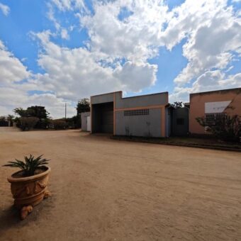 Entrepôt de 225 m² à louer dans un quartier sécurisé à Ambatolampy Tsimahafotsy.