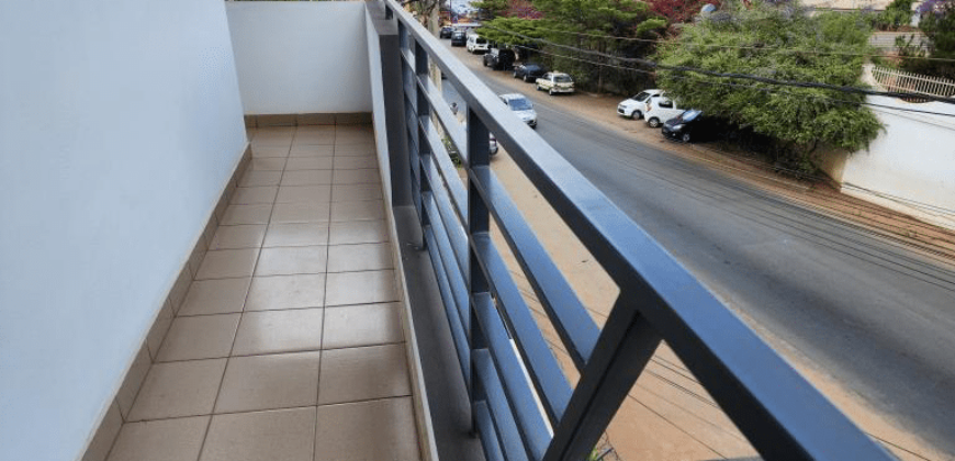 Location d’un bâtiment R+2 de type T6, idéal pour bureaux ou usage professionnel, dans un quartier prisé en bordure de route principale à Ivandry.