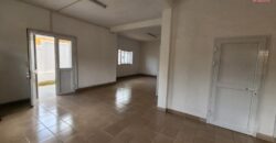 Location d’un bâtiment R+2 de type T6, idéal pour bureaux ou usage professionnel, dans un quartier prisé en bordure de route principale à Ivandry.