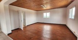 Location d’un bâtiment R+2 de type T6, idéal pour bureaux ou usage professionnel, dans un quartier prisé en bordure de route principale à Ivandry.