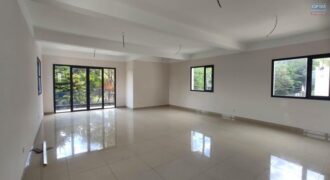 Location d’un bâtiment commercial rénové de 550 m², situé en bordure de la route de Tsimbazaza-Tananarive