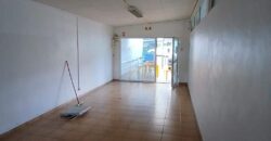 A Louer : Local commercial ou professionnel de 45 m² avec espace extérieur couverte à Saint-Gilles Les Hauts