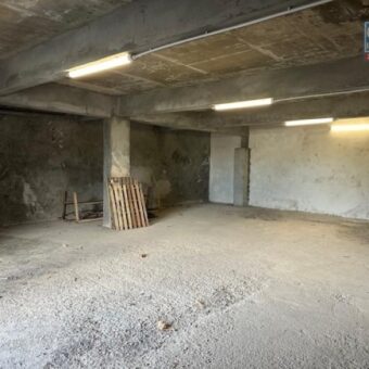 Location : Entrepôt de 80 m² en sous-sol, à proximité des commerces à Saint-Pierre