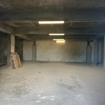 Local de stockage de 80m² disponible à la location à Saint-Pierre