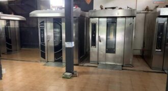 En vente : Fond de commerce avec parking idéal pour la fabrication de pain à Curepipe, 16ème Mille.