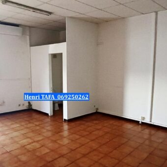 A louer local commercial de 44.43 m2 situé en plein centre-ville de Saint Joseph