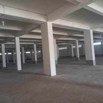 A louer : Entrepôt sécurisé de 4 000 m² proche commerces à Anosizato.