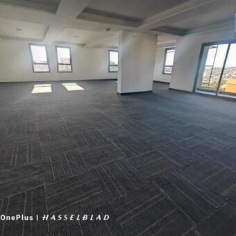 A local professionnel de 660m2 avec parking dans un quartier d’affaires à Analamahitsy