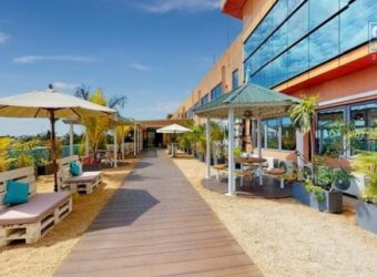 Location: Bureau moderne et flexible pour start-up ou petite équipe à Grand Baie