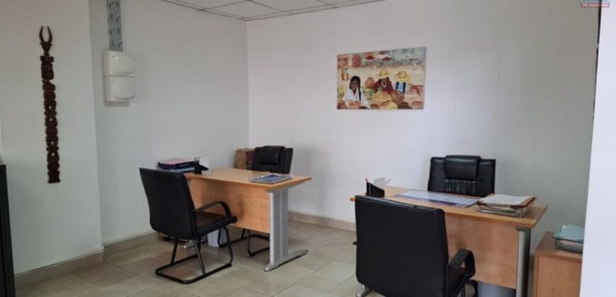 A louer un local commercial ou bureau de 27 m² en bord de route à Ivandry